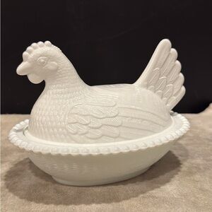 Vintage Indiana Glass Company Hen on Nest